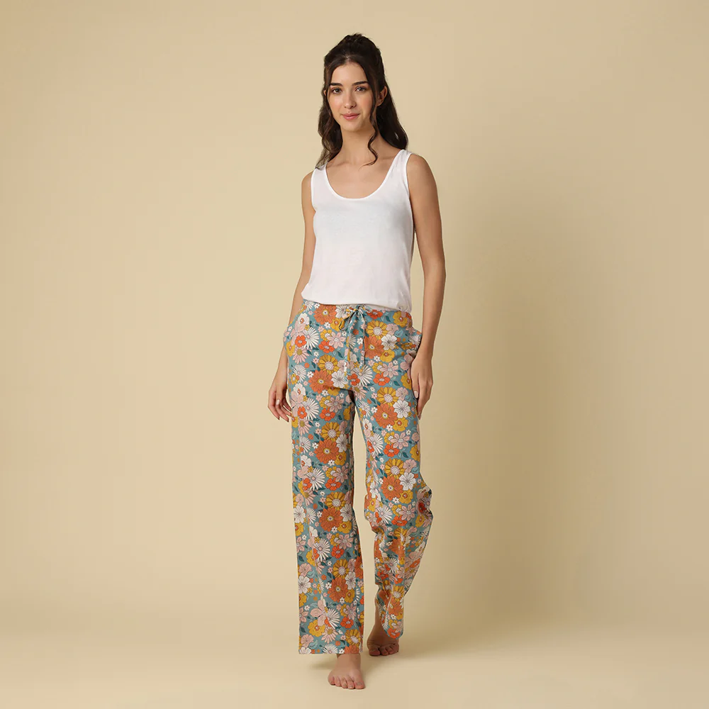 Anais Pant in a bag - Image 3